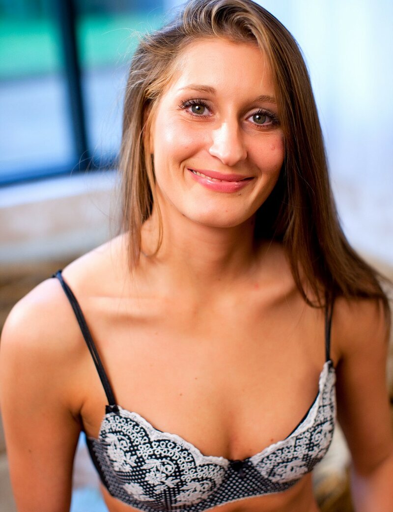 Елена, 23 года, 0 размер груди